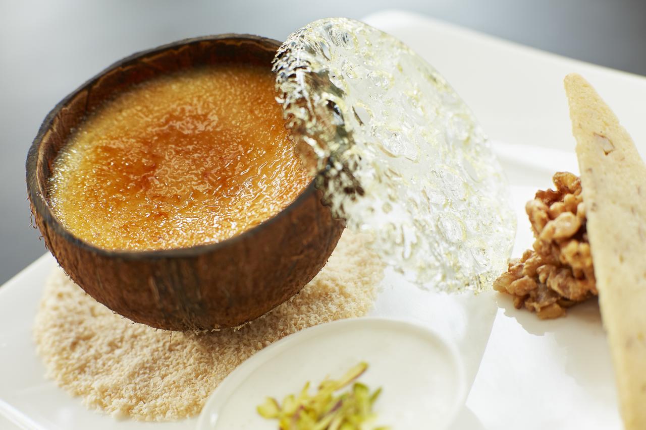 Taj Swarna, Amritsar Hotel Exterior photo A crème brûlée