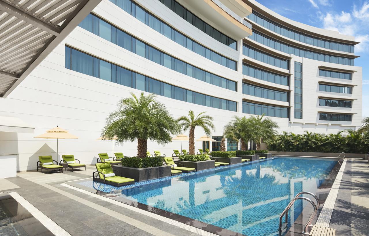 Taj Swarna, Amritsar Hotel Exterior photo The pool at the hotel