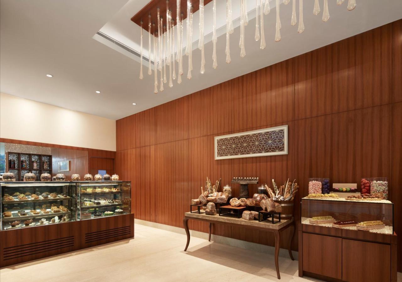 Taj Swarna, Amritsar Hotel Exterior photo The Pastry Shop