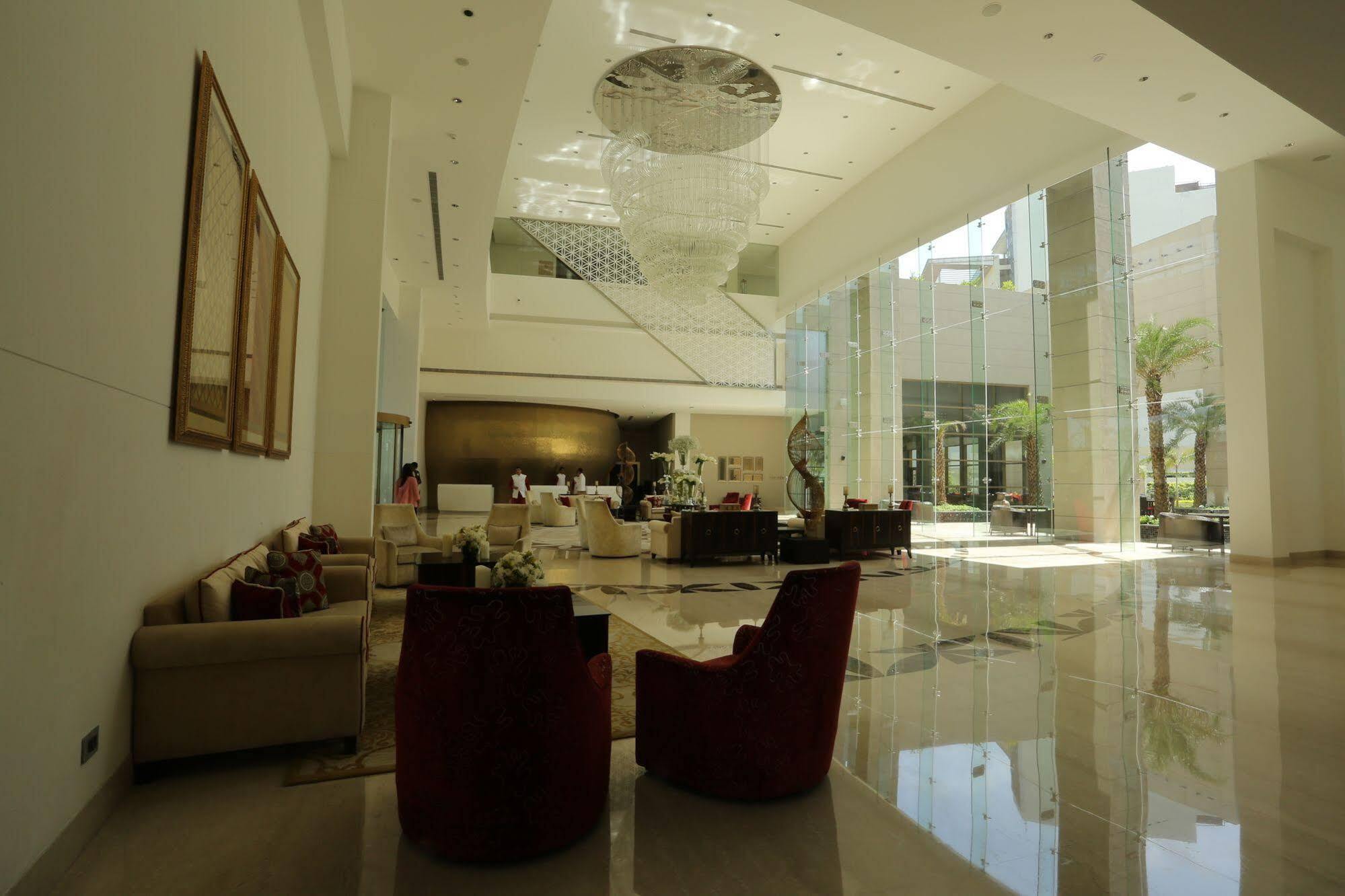 Taj Swarna, Amritsar Hotel Exterior photo Lobby