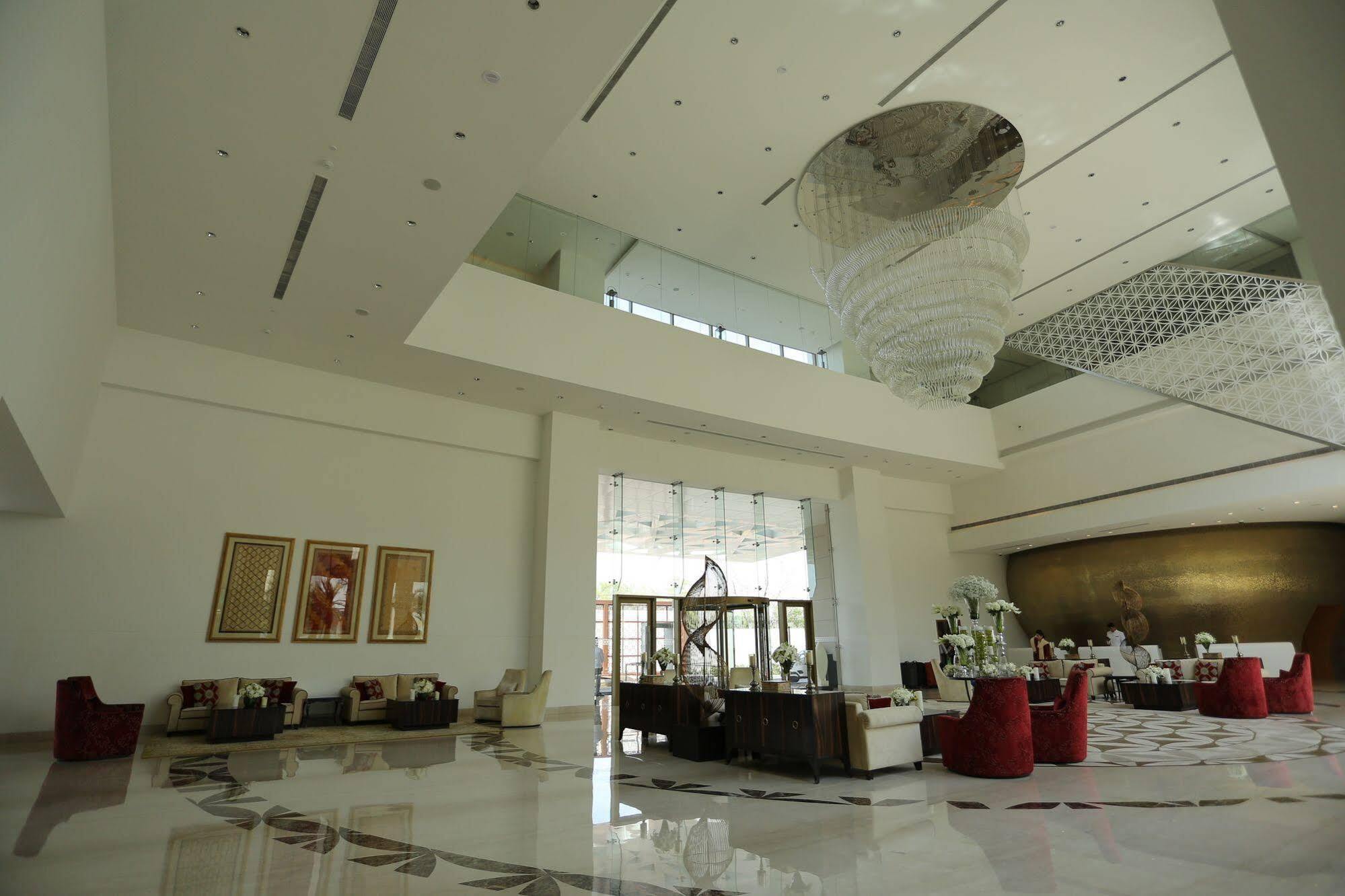 Taj Swarna, Amritsar Hotel Exterior photo Lobby