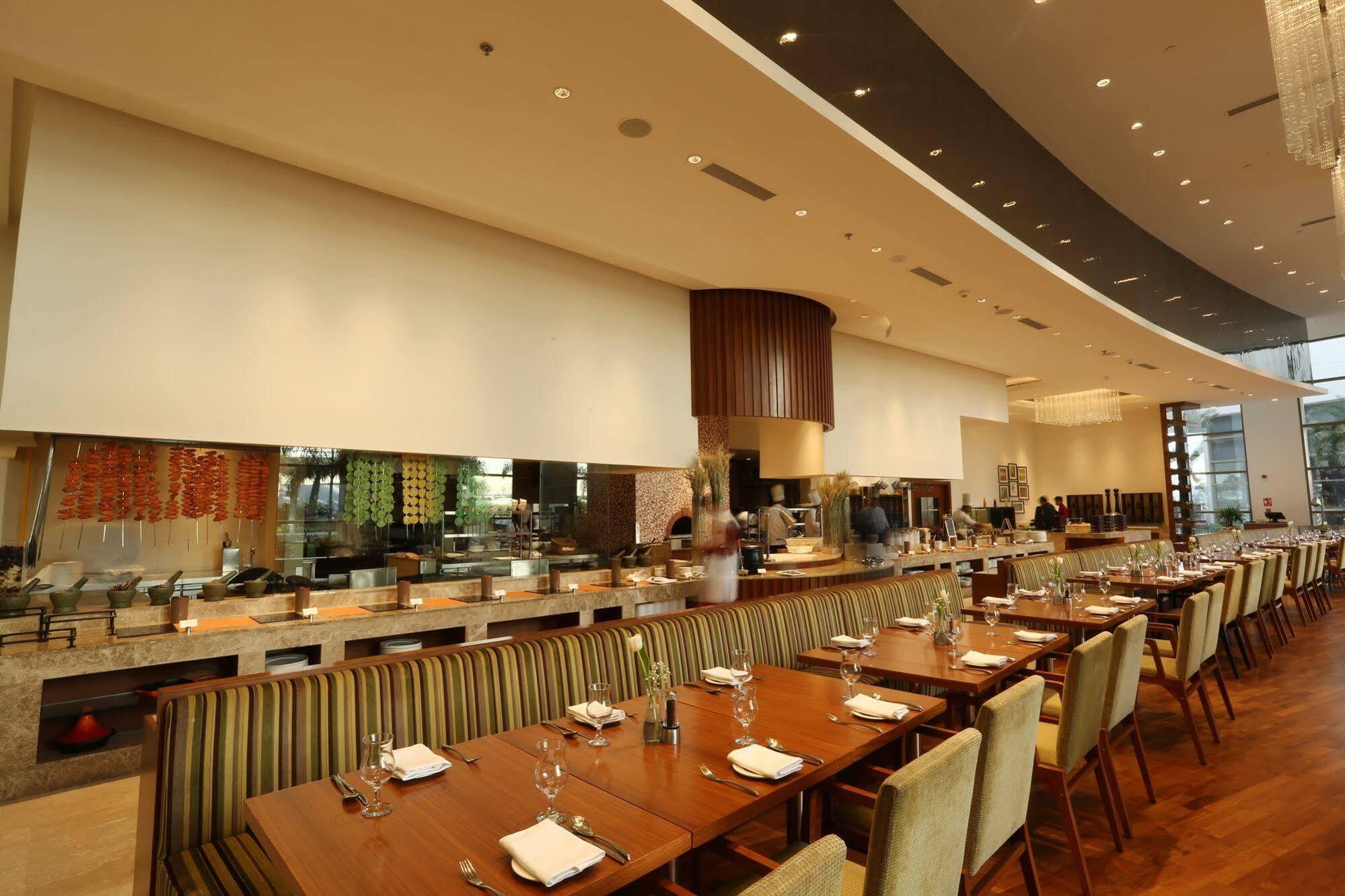 Taj Swarna, Amritsar Hotel Exterior photo The restaurant