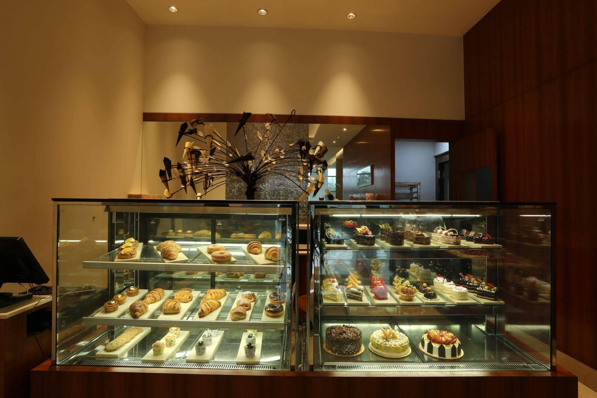 Taj Swarna, Amritsar Hotel Exterior photo A pastry display case