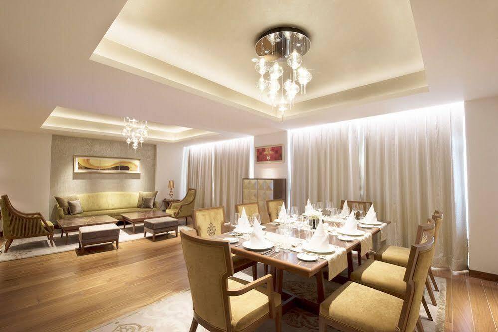 Taj Swarna, Amritsar Hotel Exterior photo A private dining room at the hotel