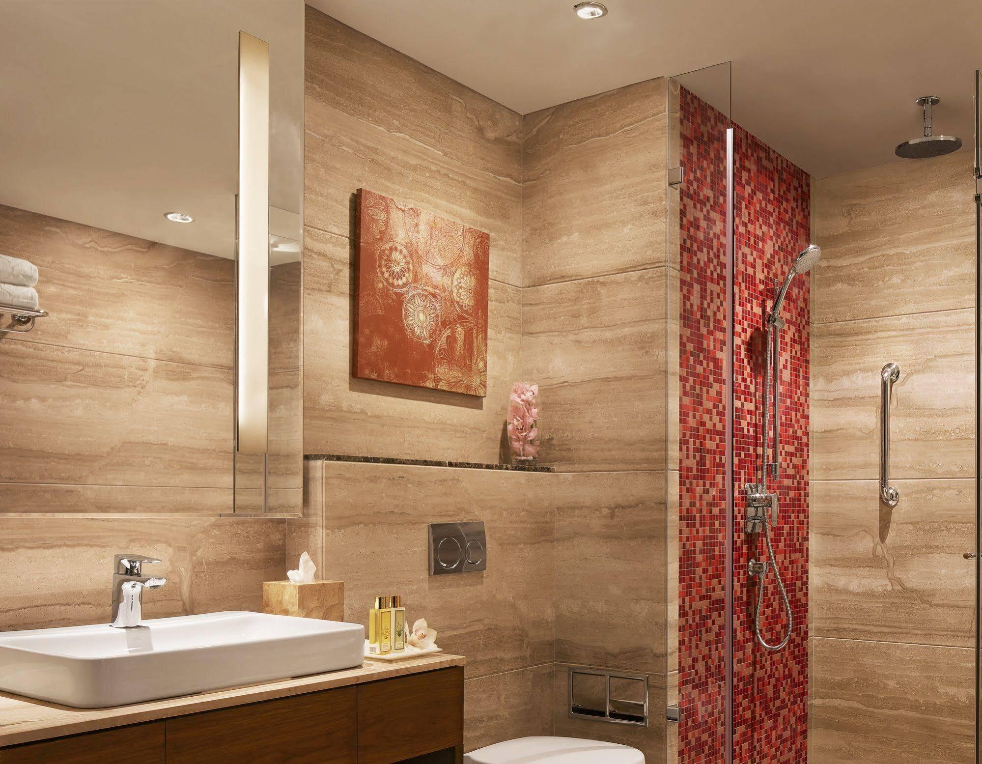 Taj Swarna, Amritsar Hotel Exterior photo Bathroom