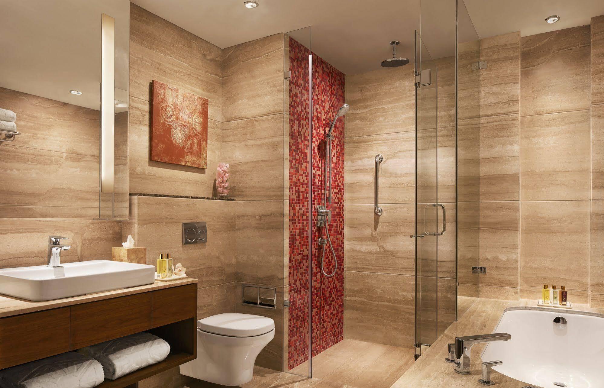 Taj Swarna, Amritsar Hotel Exterior photo A modern bathroom