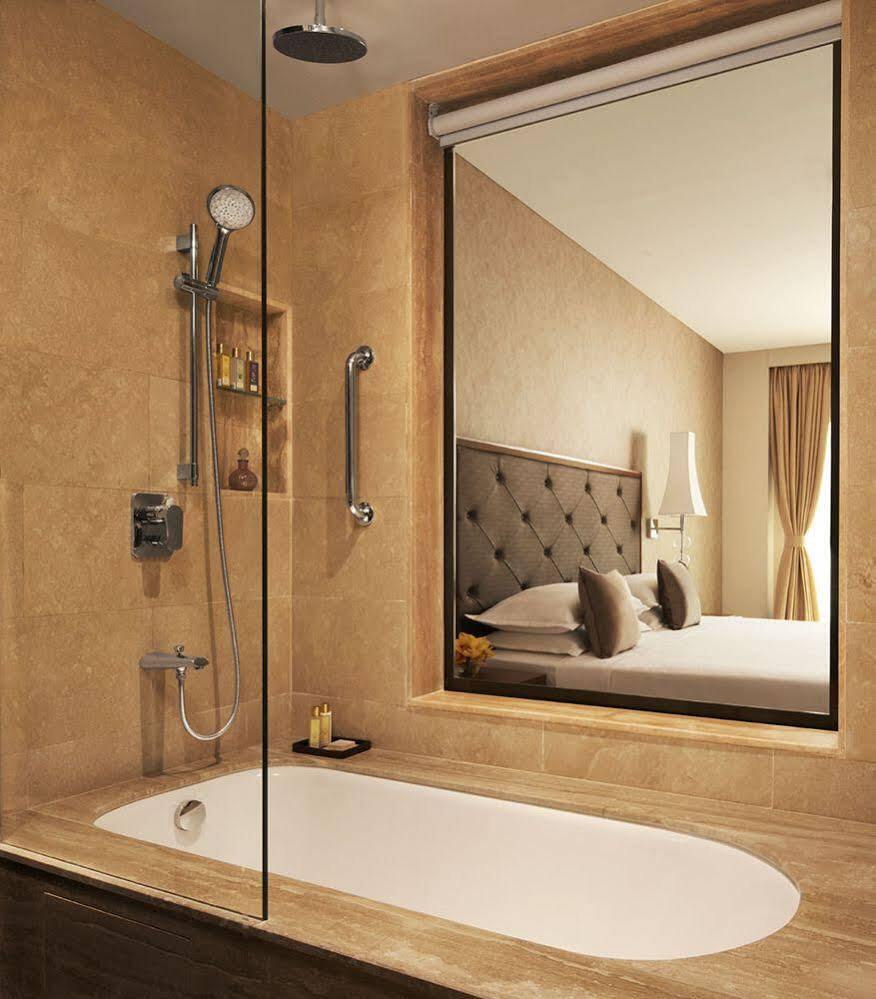 Taj Swarna, Amritsar Hotel Exterior photo Bathroom