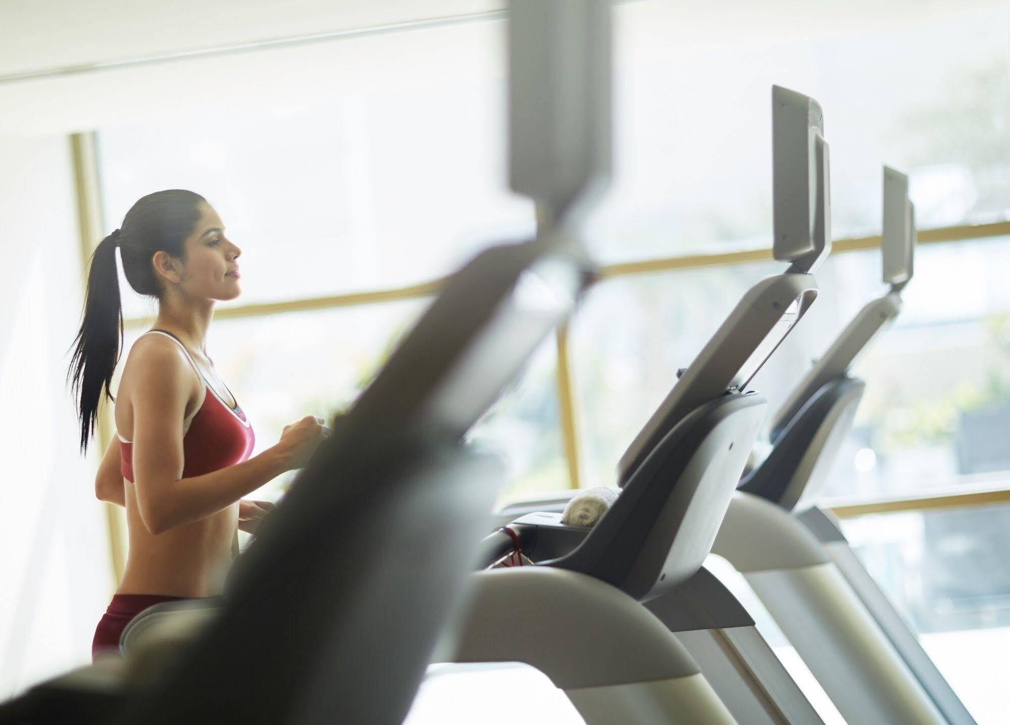 Taj Swarna, Amritsar Hotel Exterior photo A woman on a treadmill