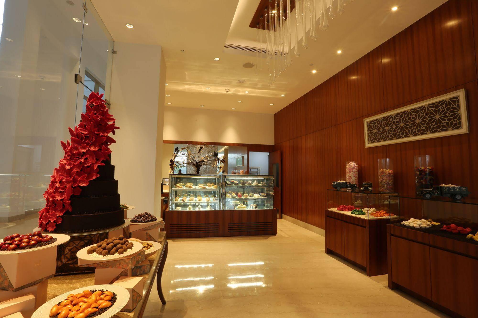Taj Swarna, Amritsar Hotel Exterior photo The Pastry Shop